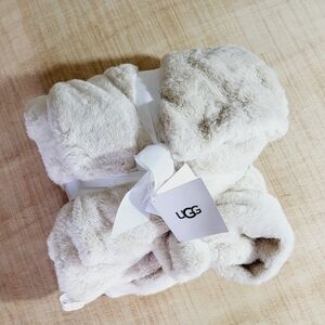 UGG Soft Cream Faux Fur Blanket